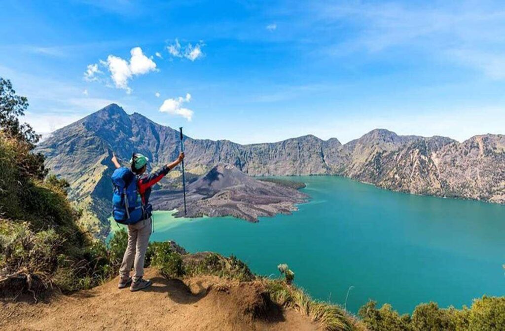 cover-trekking-mount-rinjani-summit